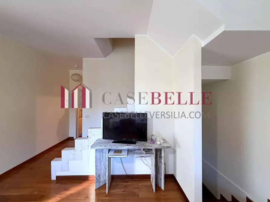 Immagine 7 di Villa in vendita  a Camaiore