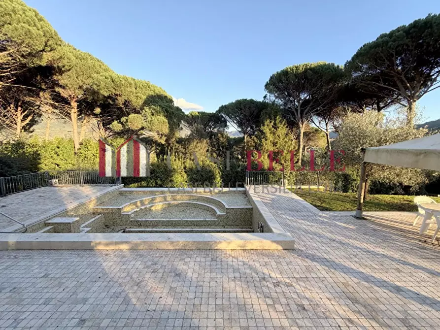 Immagine 87 di Villa in vendita  a Camaiore