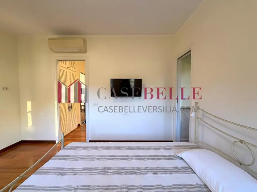 Immagine 69 di Villa in vendita  a Camaiore