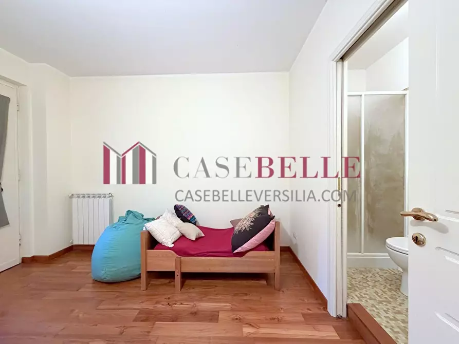Immagine 14 di Villa in vendita  a Camaiore
