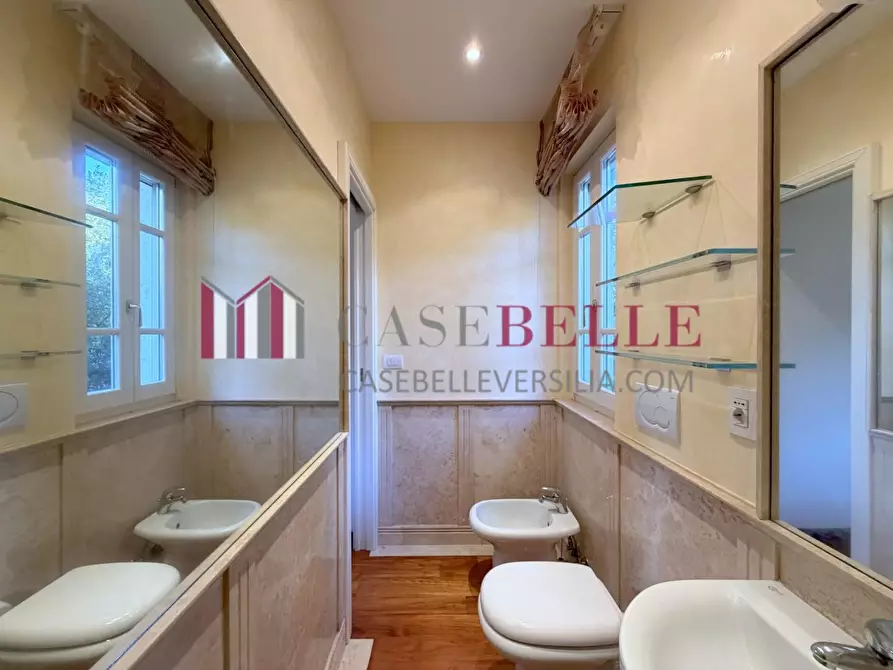 Immagine 73 di Villa in vendita  a Camaiore