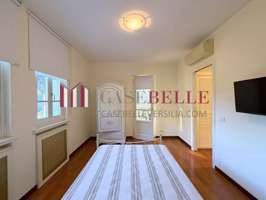 Immagine 70 di Villa in vendita  a Camaiore