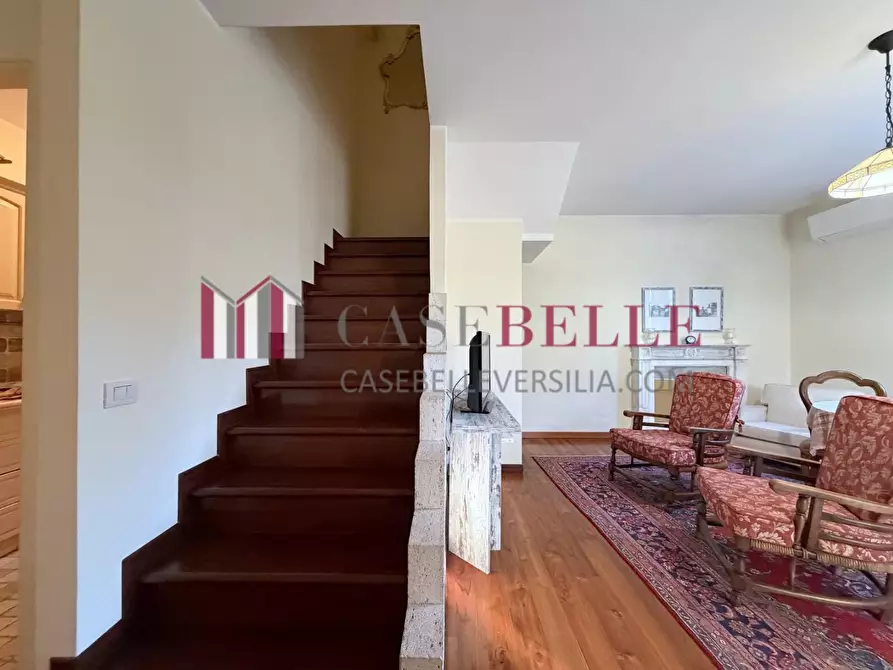 Immagine 8 di Villa in vendita  a Camaiore