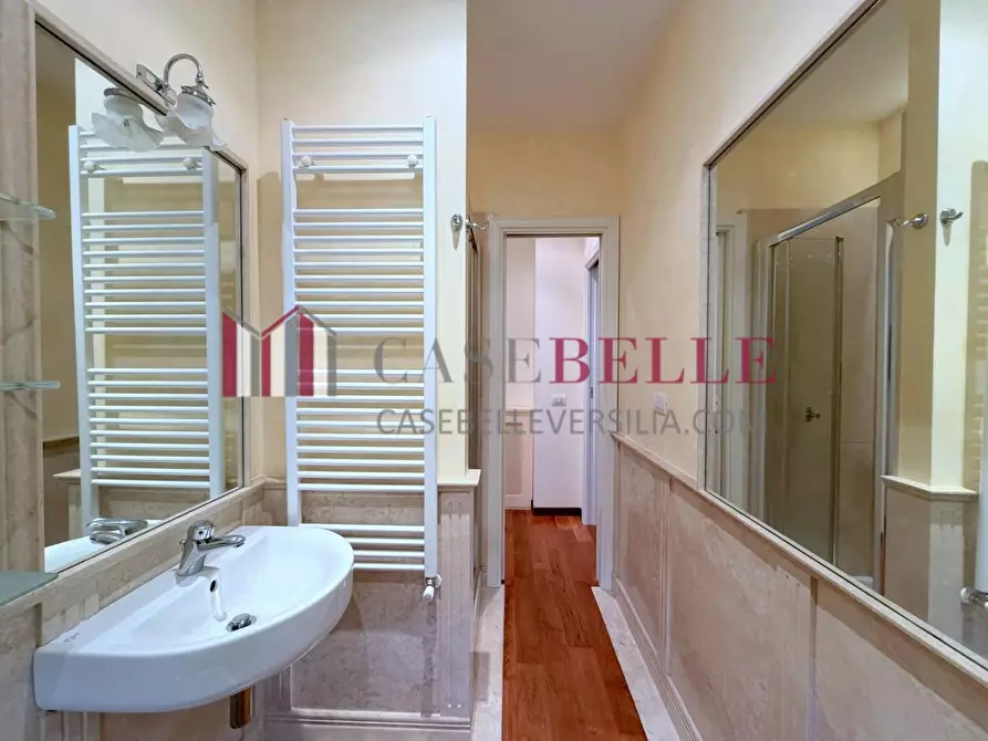 Immagine 81 di Villa in vendita  a Camaiore