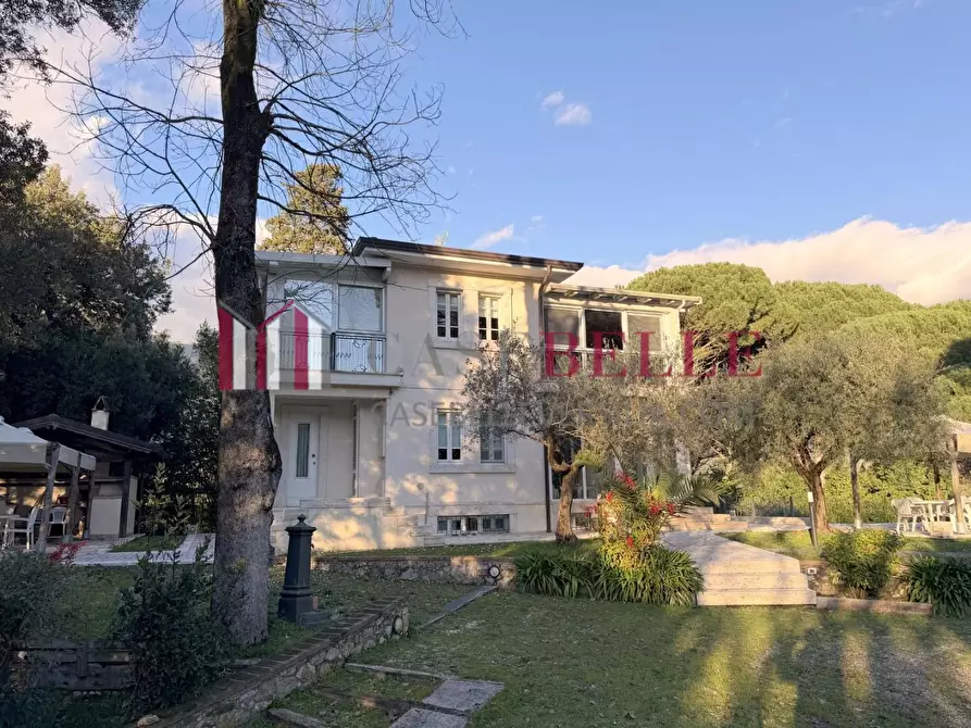 Immagine 88 di Villa in vendita  a Camaiore