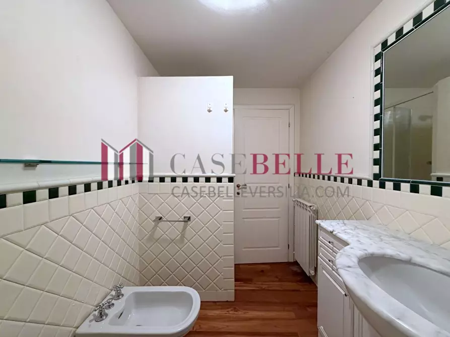 Immagine 48 di Villa in vendita  a Camaiore