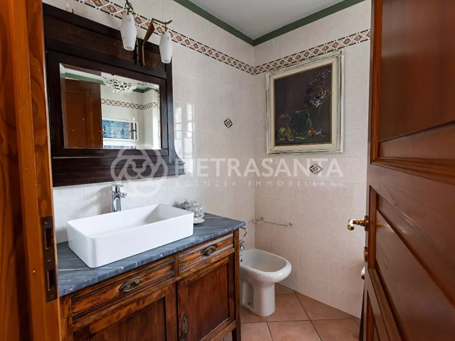 Immagine 51 di Rustico / casale in vendita  a Camaiore