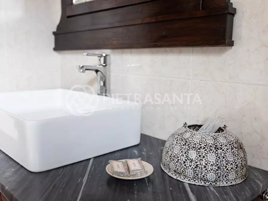 Immagine 54 di Rustico / casale in vendita  a Camaiore