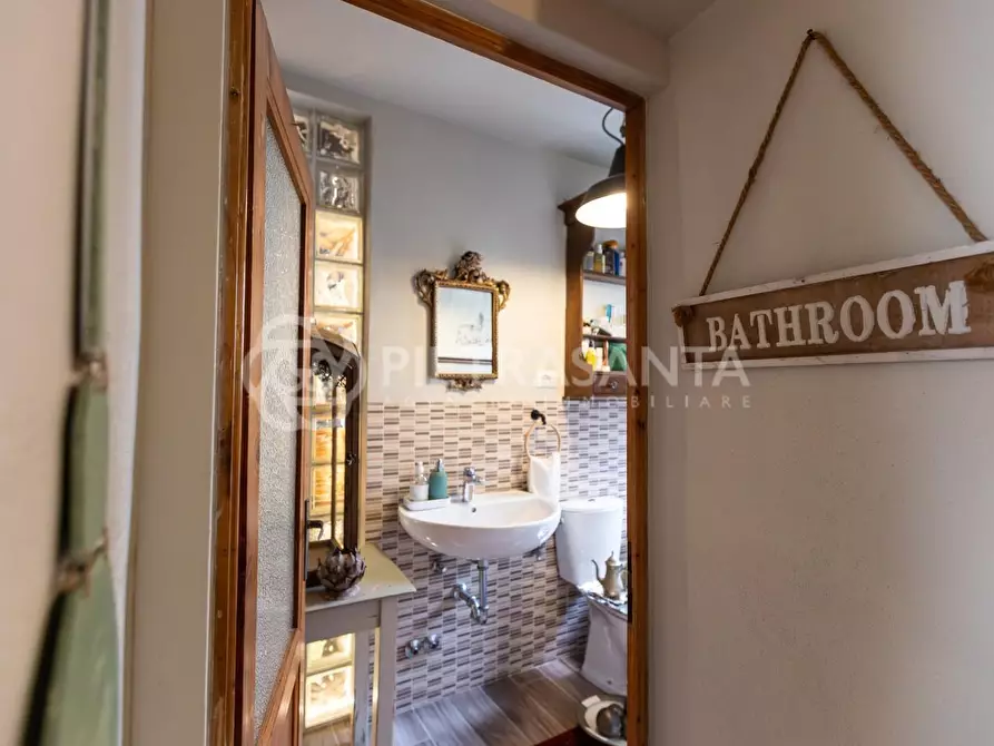 Immagine 56 di Rustico / casale in vendita  a Camaiore