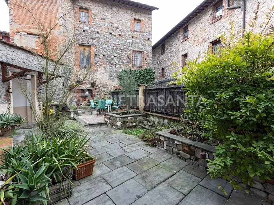 Immagine 3 di Rustico / casale in vendita  a Camaiore
