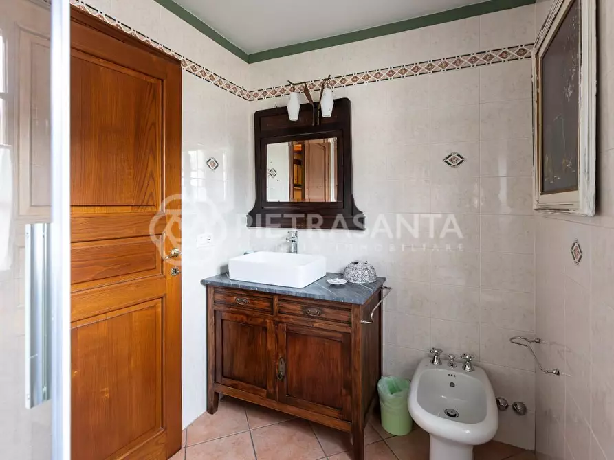 Immagine 53 di Rustico / casale in vendita  a Camaiore