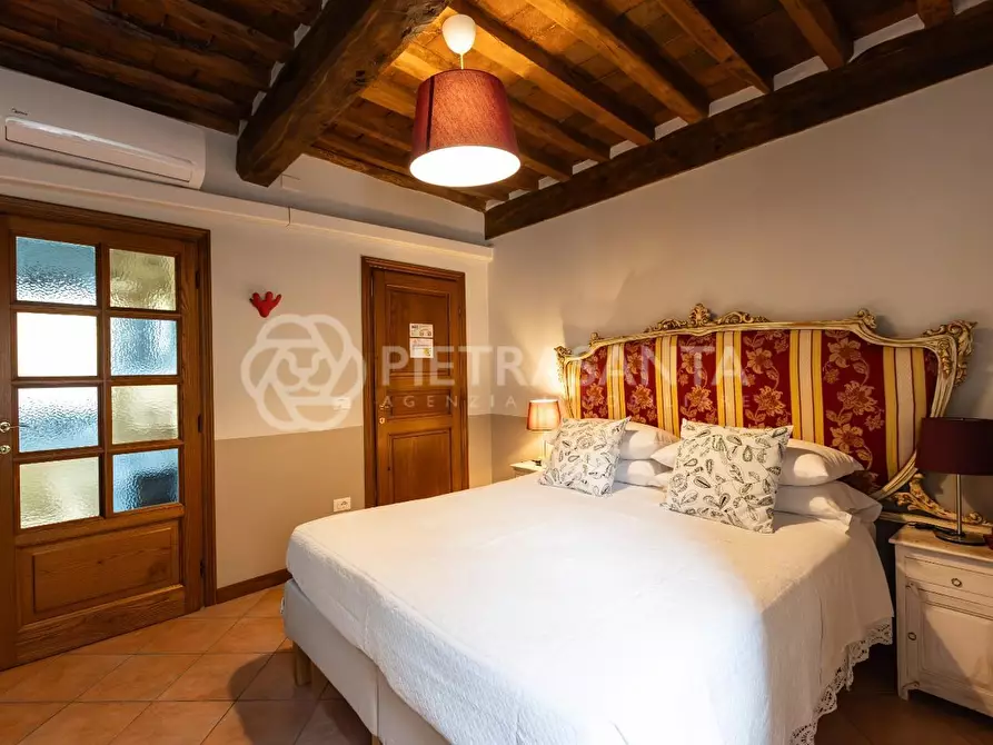 Immagine 45 di Rustico / casale in vendita  a Camaiore