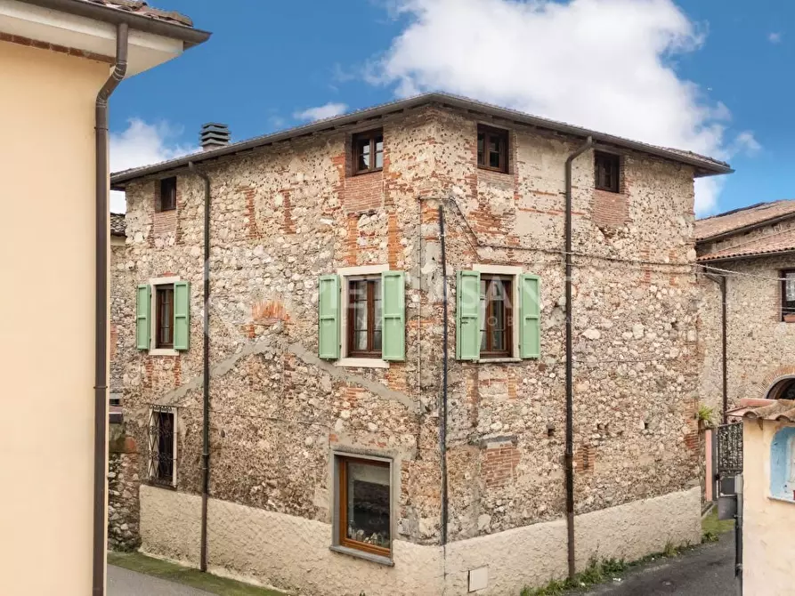 Immagine 2 di Rustico / casale in vendita  a Camaiore