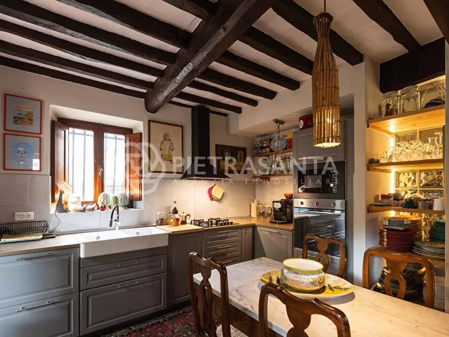 Immagine 20 di Rustico / casale in vendita  a Camaiore