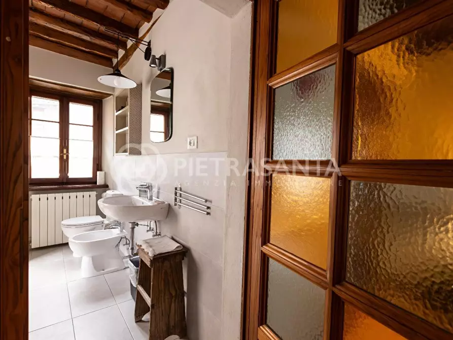 Immagine 47 di Rustico / casale in vendita  a Camaiore