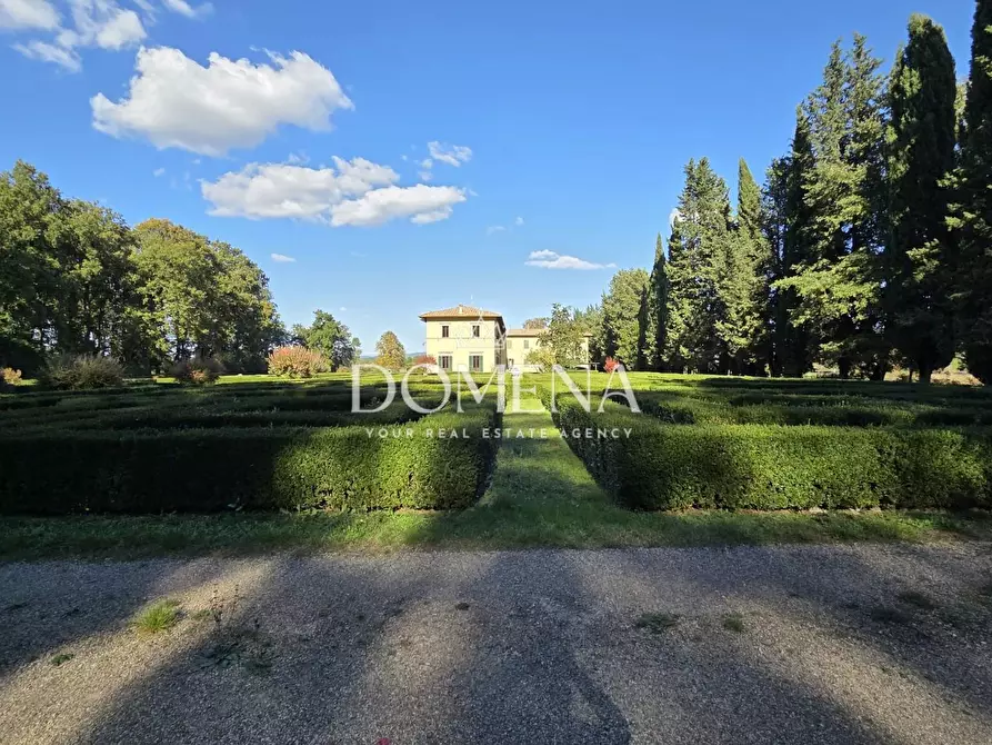 Immagine 10 di Villa in vendita  a Monteriggioni