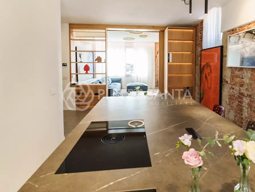 Immagine 10 di Appartamento in vendita  a Pietrasanta