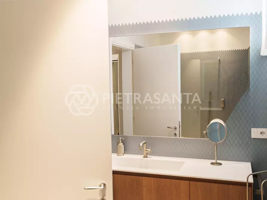 Immagine 26 di Appartamento in vendita  a Pietrasanta
