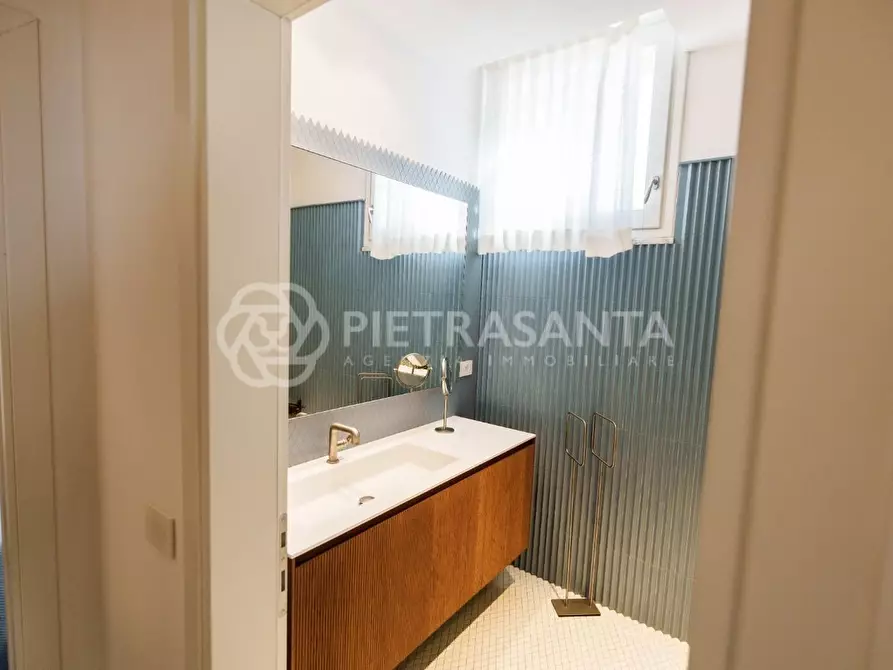 Immagine 14 di Appartamento in vendita  a Pietrasanta