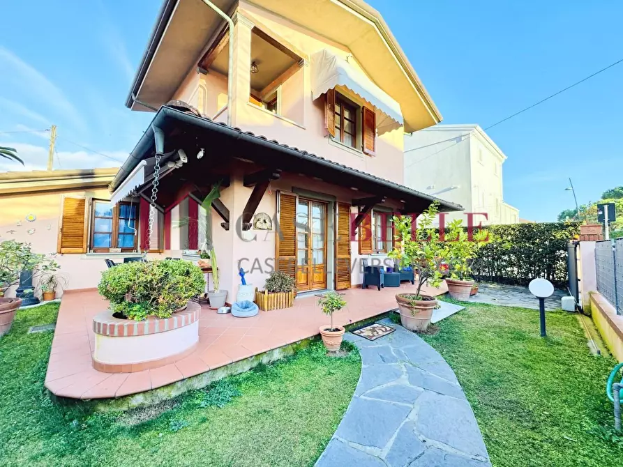 Immagine 1 di Casa semindipendente in affitto  a Forte Dei Marmi