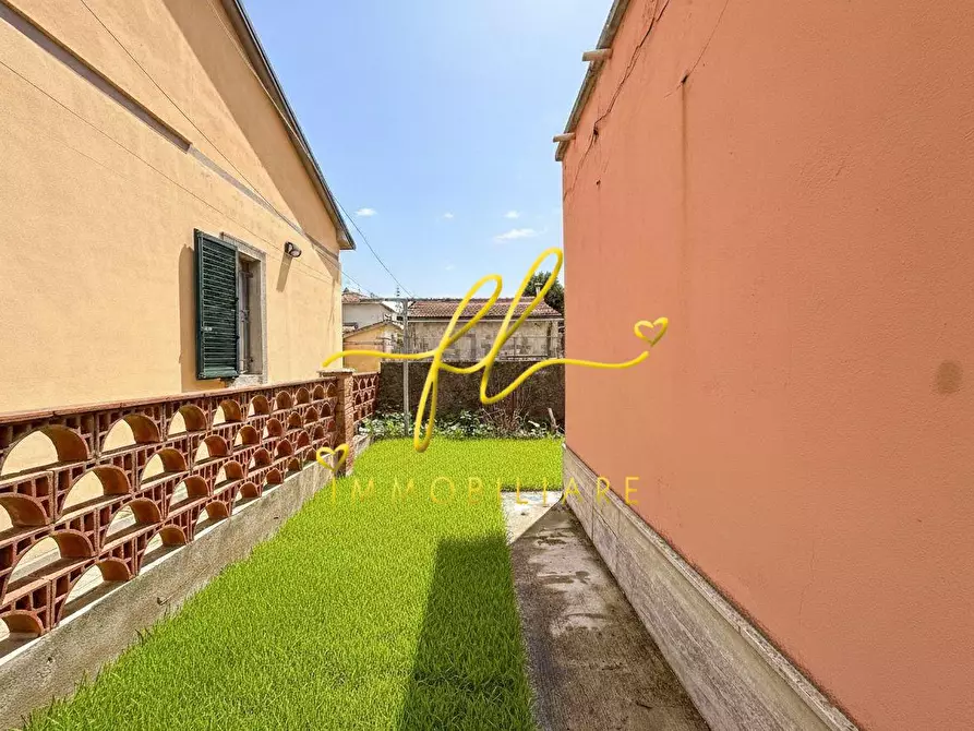 Immagine 10 di Appartamento in vendita  a Cecina