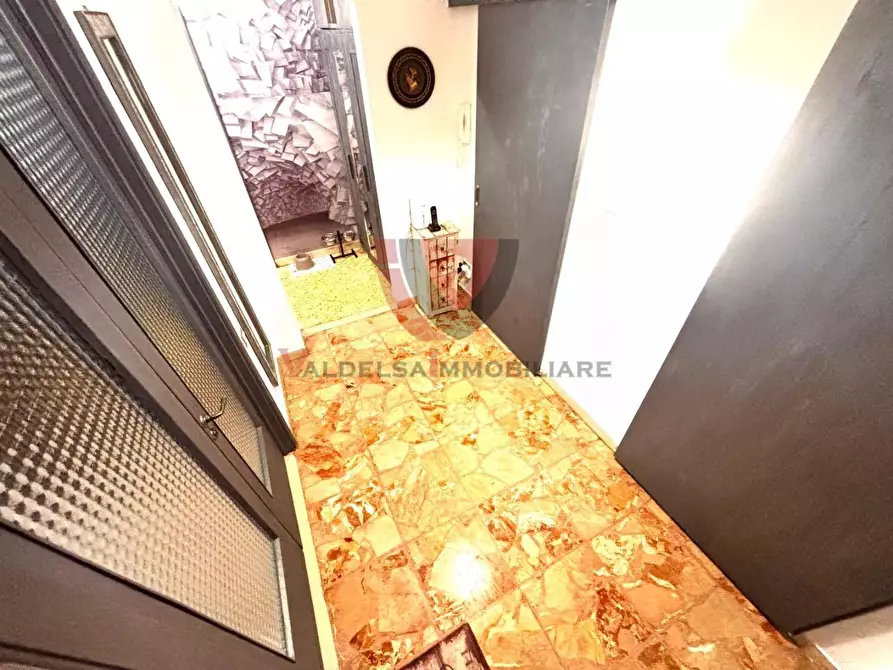 Immagine 17 di Appartamento in vendita  a Siena