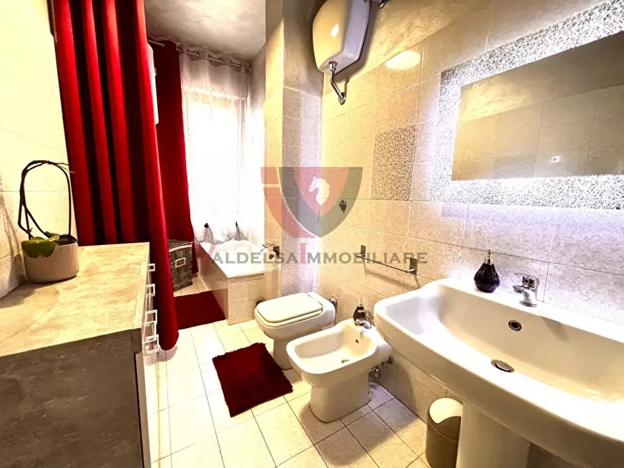 Immagine 32 di Appartamento in vendita  a Siena