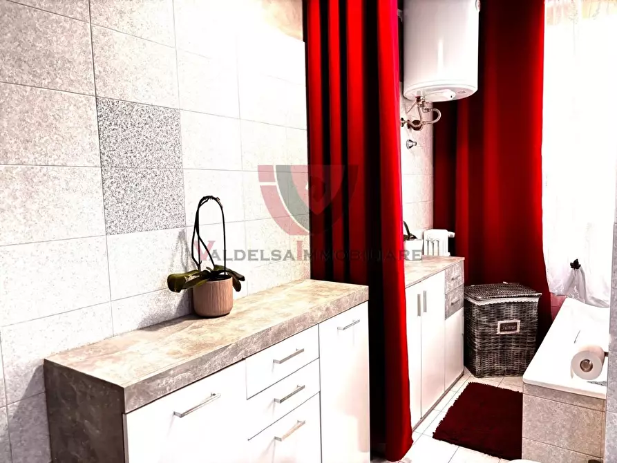 Immagine 34 di Appartamento in vendita  a Siena