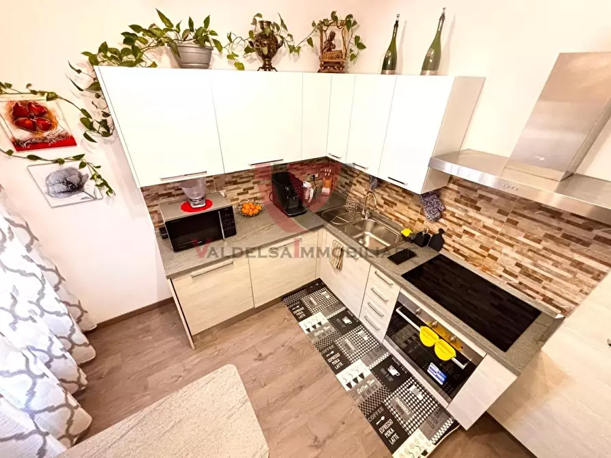 Immagine 14 di Appartamento in vendita  a Siena