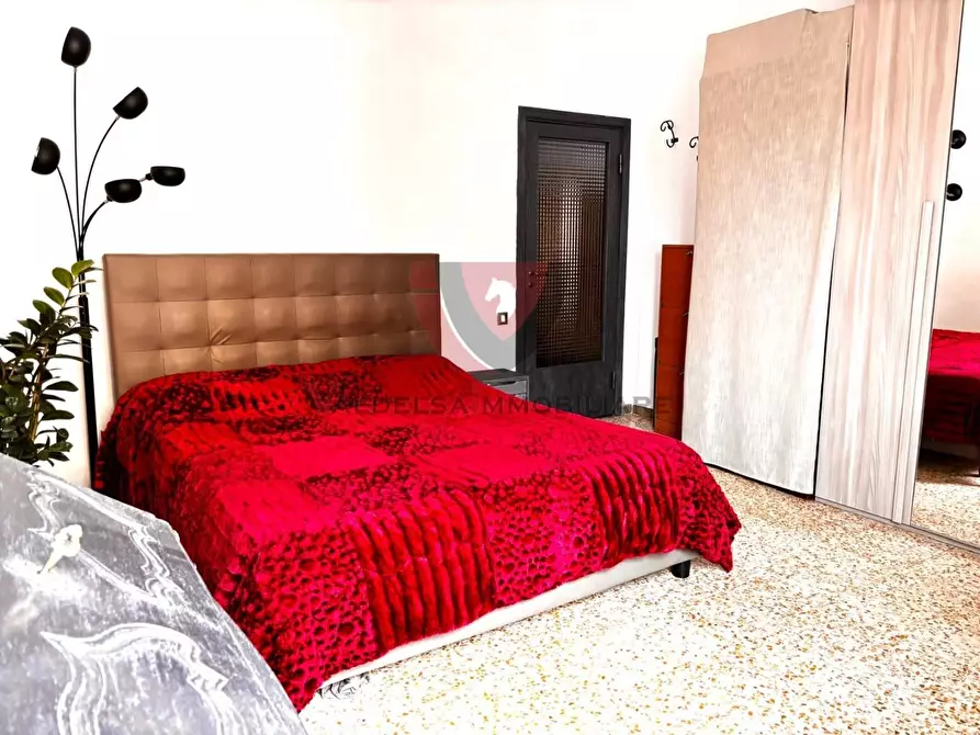 Immagine 22 di Appartamento in vendita  a Siena