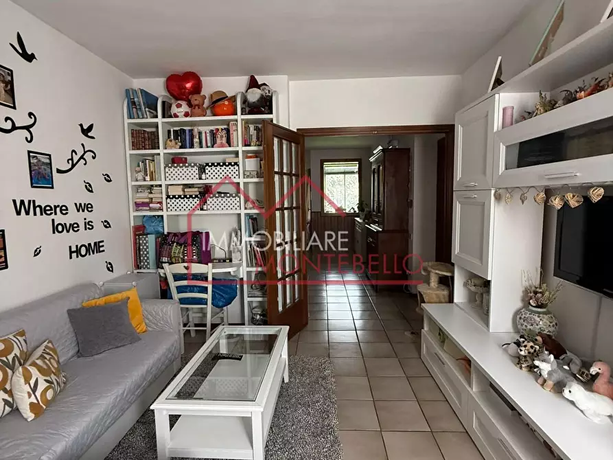 Immagine 12 di Appartamento in vendita  a Camaiore