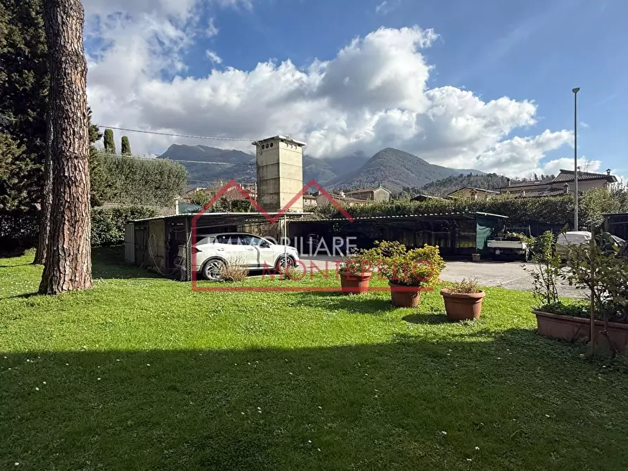 Immagine 35 di Appartamento in vendita  a Camaiore