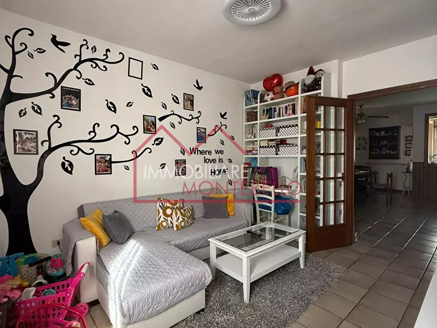 Immagine 10 di Appartamento in vendita  a Camaiore