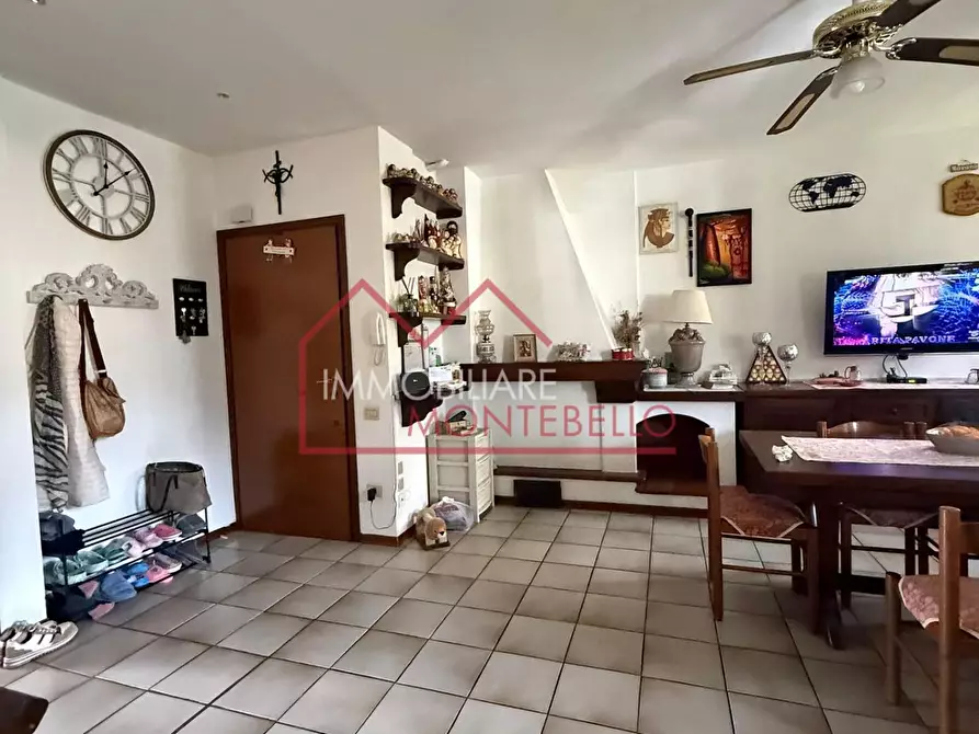 Immagine 2 di Appartamento in vendita  a Camaiore