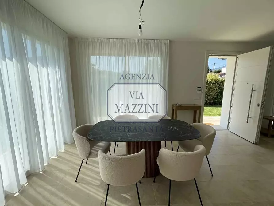 Immagine 10 di Villa in vendita  a Pietrasanta