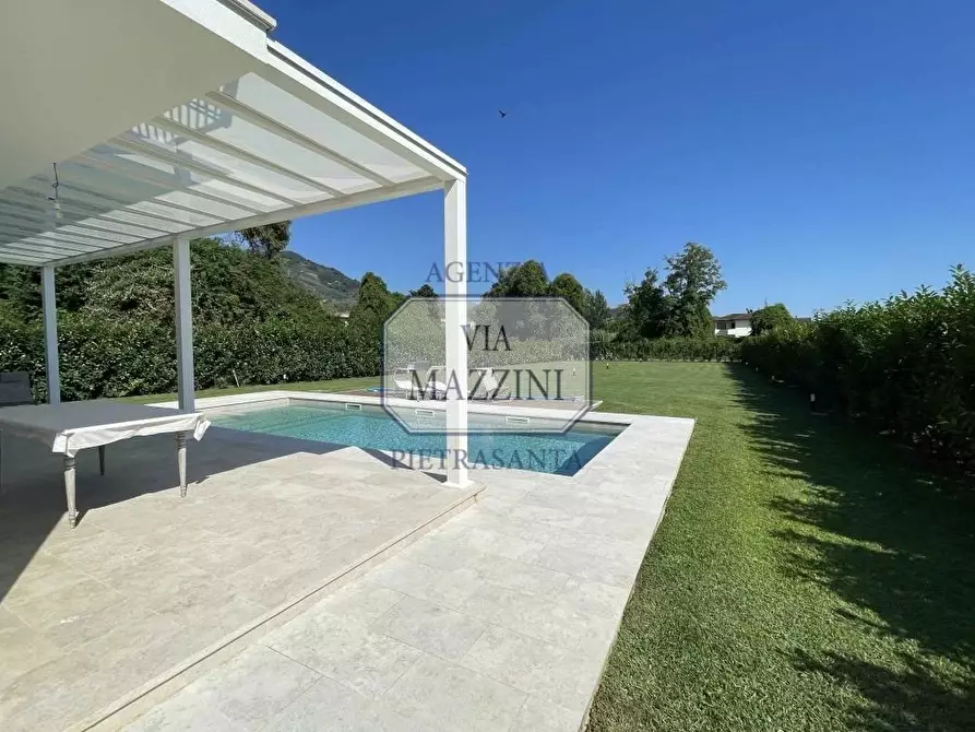 Immagine 4 di Villa in vendita  a Pietrasanta