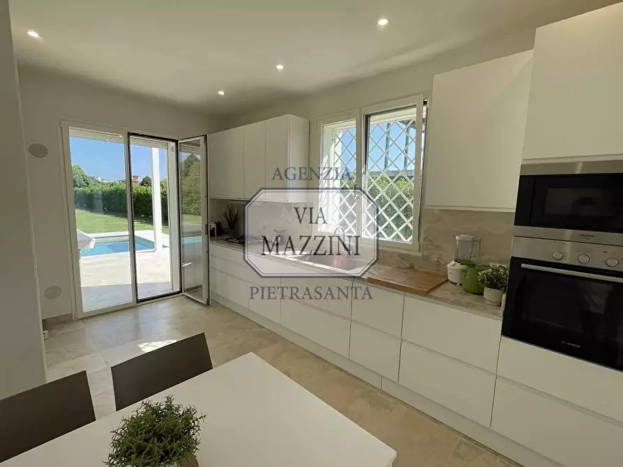 Immagine 13 di Villa in vendita  a Pietrasanta