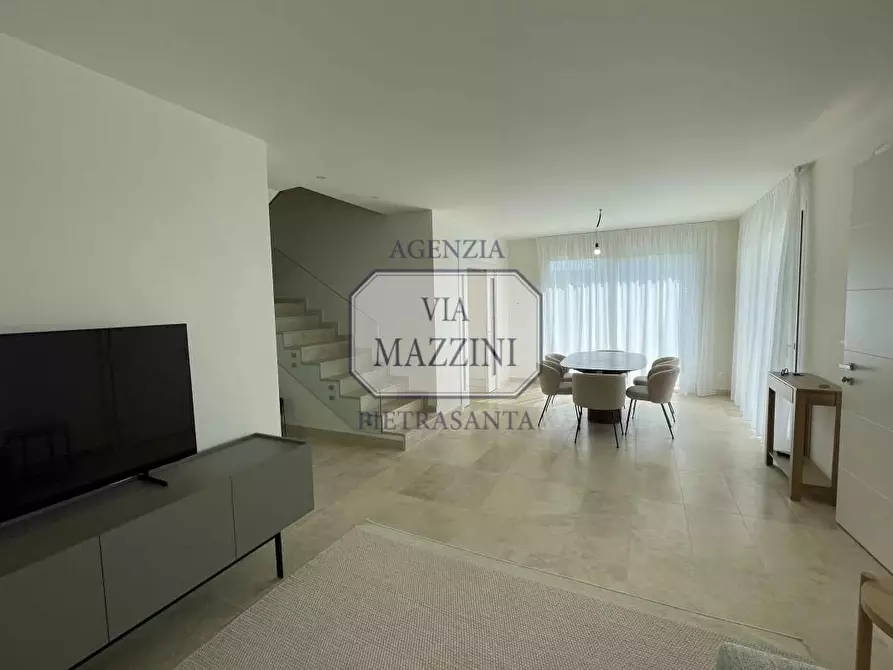 Immagine 7 di Villa in vendita  a Pietrasanta