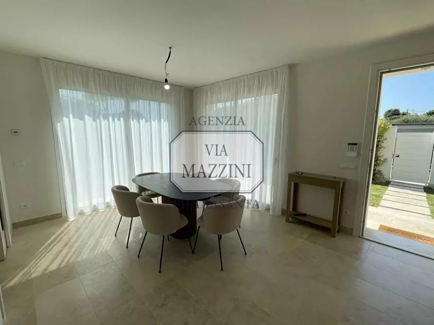 Immagine 9 di Villa in vendita  a Pietrasanta