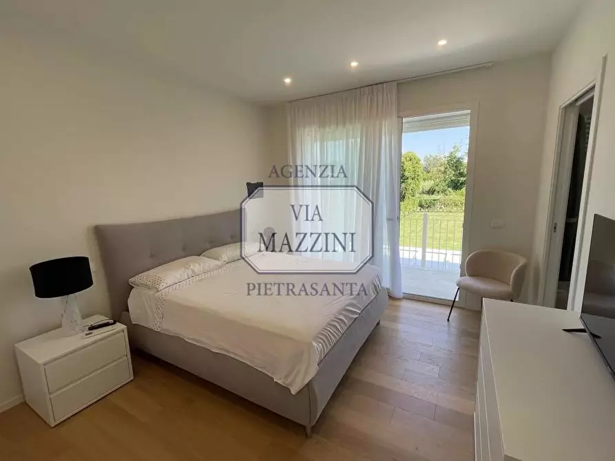 Immagine 21 di Villa in vendita  a Pietrasanta