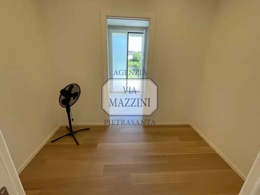 Immagine 26 di Villa in vendita  a Pietrasanta