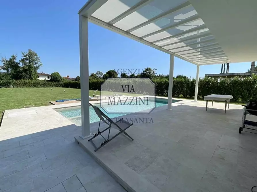 Immagine 3 di Villa in vendita  a Pietrasanta