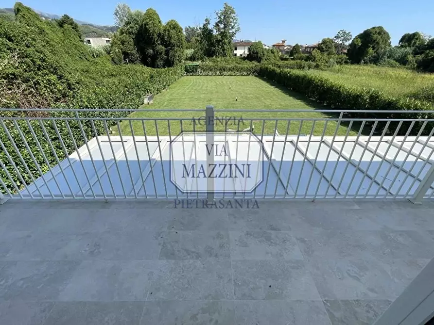 Immagine 27 di Villa in vendita  a Pietrasanta