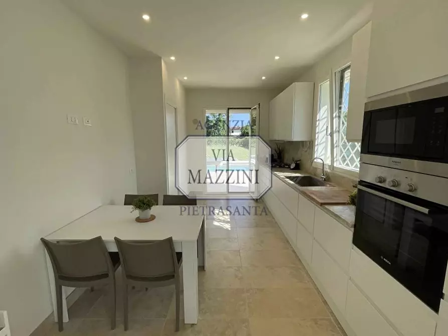 Immagine 12 di Villa in vendita  a Pietrasanta