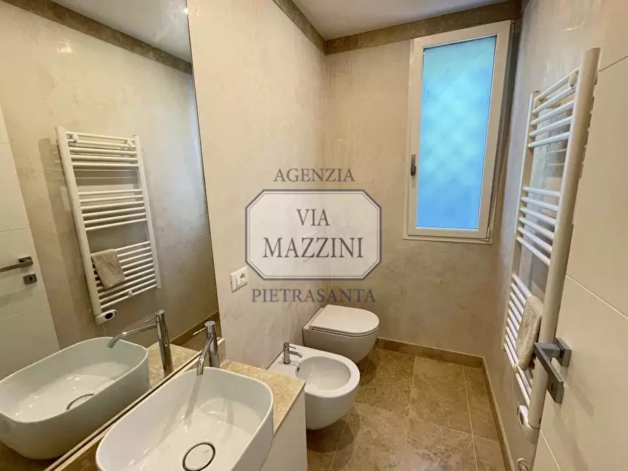 Immagine 15 di Villa in vendita  a Pietrasanta