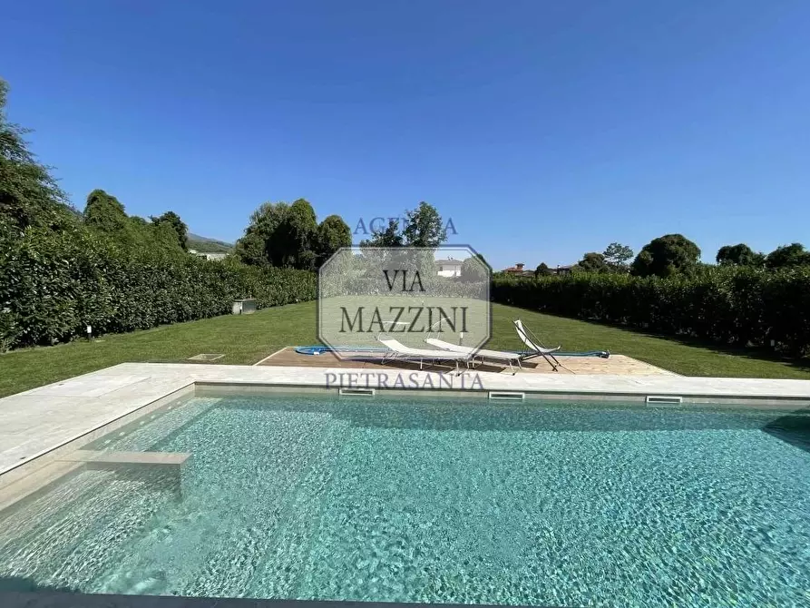 Immagine 5 di Villa in vendita  a Pietrasanta