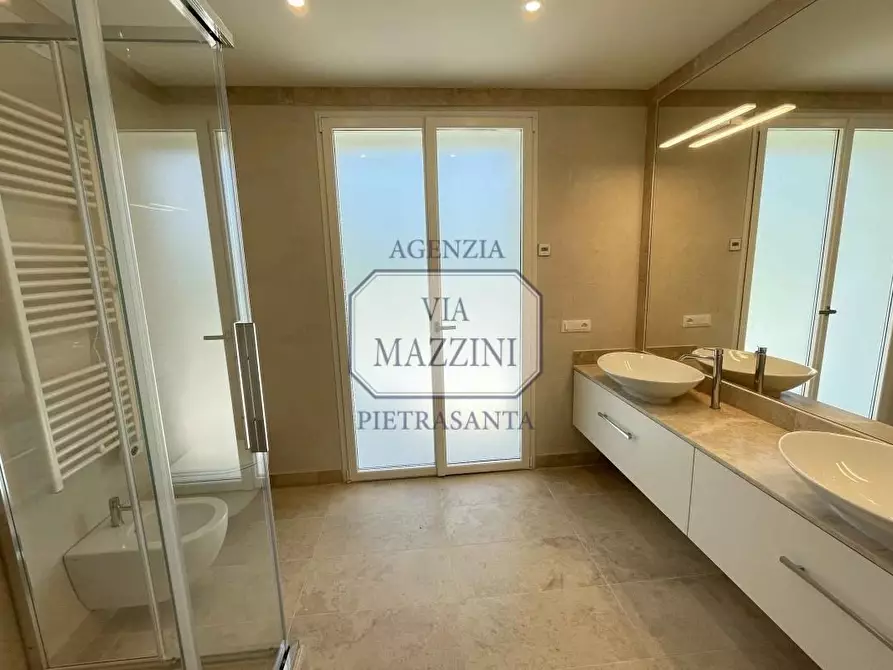 Immagine 24 di Villa in vendita  a Pietrasanta