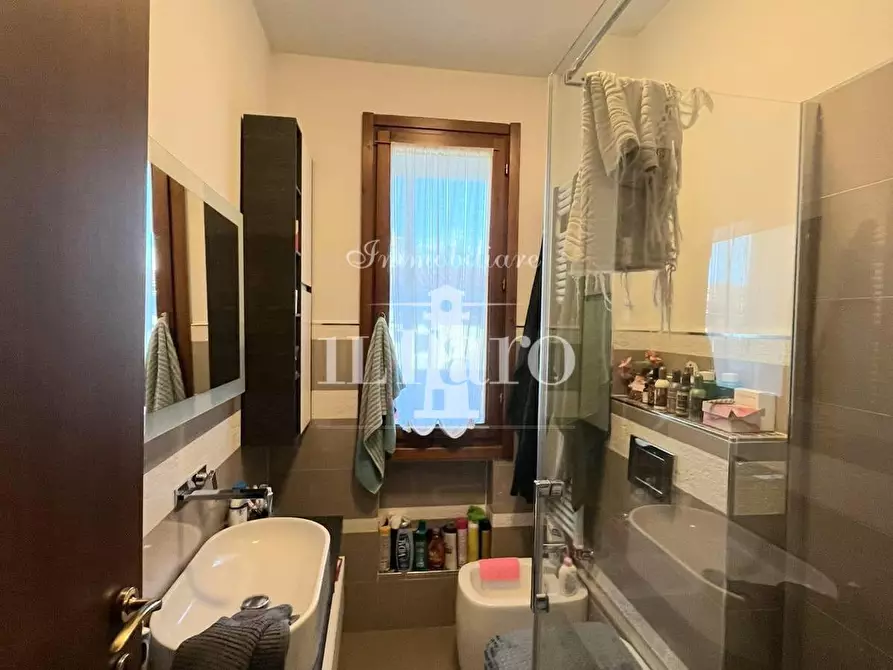 Immagine 16 di Appartamento in vendita  a Campi Bisenzio