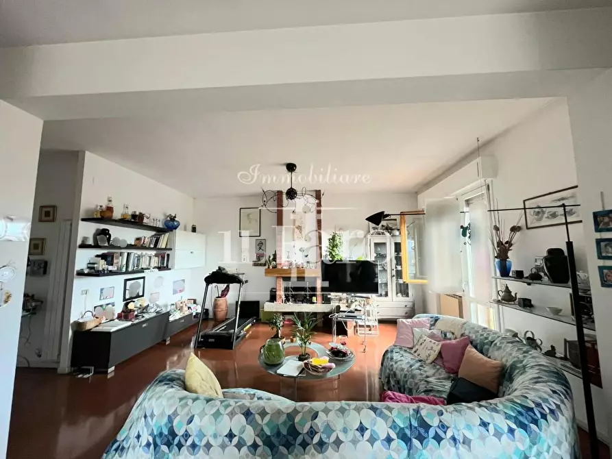 Immagine 1 di Appartamento in vendita  a Campi Bisenzio