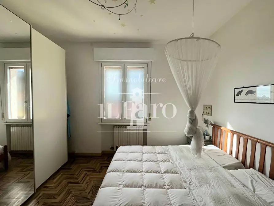 Immagine 10 di Appartamento in vendita  a Campi Bisenzio